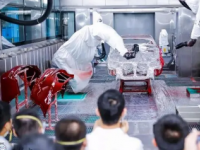 ABB展示精确到可以在30分钟内为艺术车涂漆的Paintbot