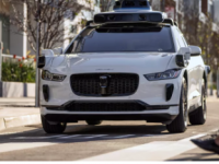 Waymo的无人驾驶汽车在凤凰城市中心为您服务