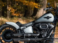 Harley-DavidsonFatBoy改装成这款经典灰色的定制零件耗资9500美元
