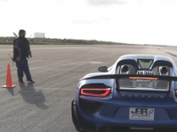 保时捷918Spyder的最高时速超过200MPH